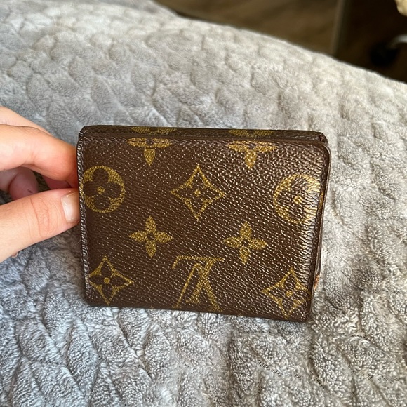 Louis Vuitton Monogram Card Holder - Picture 7 of 16
